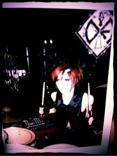 名前 Yo Ka 愛称 よーか よかたん バンド名 Diaura 元メガマソローディ パート ボーカルお立ち台大好き 誕生日 1987 10 31 特徴 現在は黒髪だが基本的にだいたいツートン バンド内で一番背は小さいが引き締まった身体で腹筋