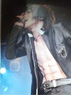 名前 Yo Ka 愛称 よーか よかたん バンド名 Diaura 元メガマソローディ パート ボーカルお立ち台大好き 誕生日 1987 10 31 特徴 現在は黒髪だが基本的にだいたいツートン バンド内で一番背は小さいが引き締まった身体で腹筋