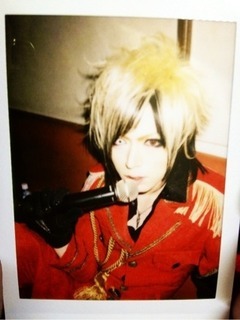 名前 Yo Ka 愛称 よーか よかたん バンド名 Diaura 元メガマソローディ パート ボーカルお立ち台大好き 誕生日 1987 10 31 特徴 現在は黒髪だが基本的にだいたいツートン バンド内で一番背は小さいが引き締まった身体で腹筋